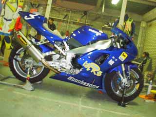 YAMAHA R-1