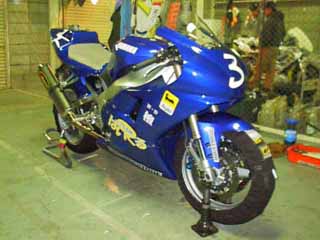 YAMAHA R-1